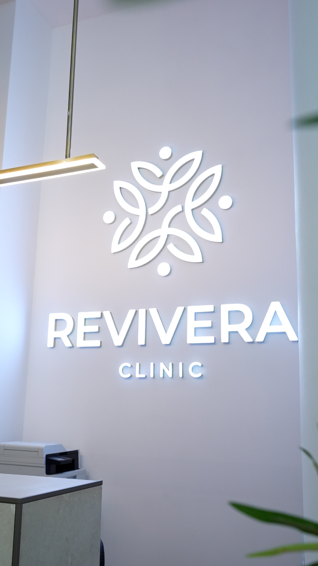 Logo Revivera Clinic iluminat